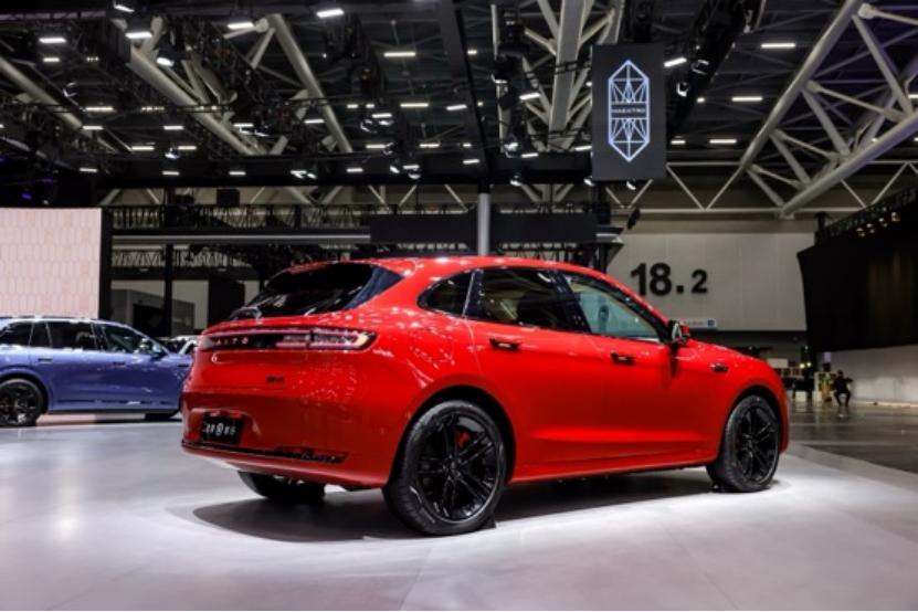 年轻人购车指南：广州车展问界新M5 Ultra辅助驾驶真香
在广州车展问界展台，