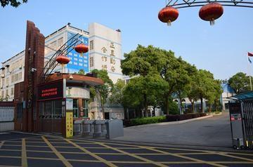 2026年再回头看这件事，真正值得注意的已经不是校门口挂着“大学”还是“学院”，