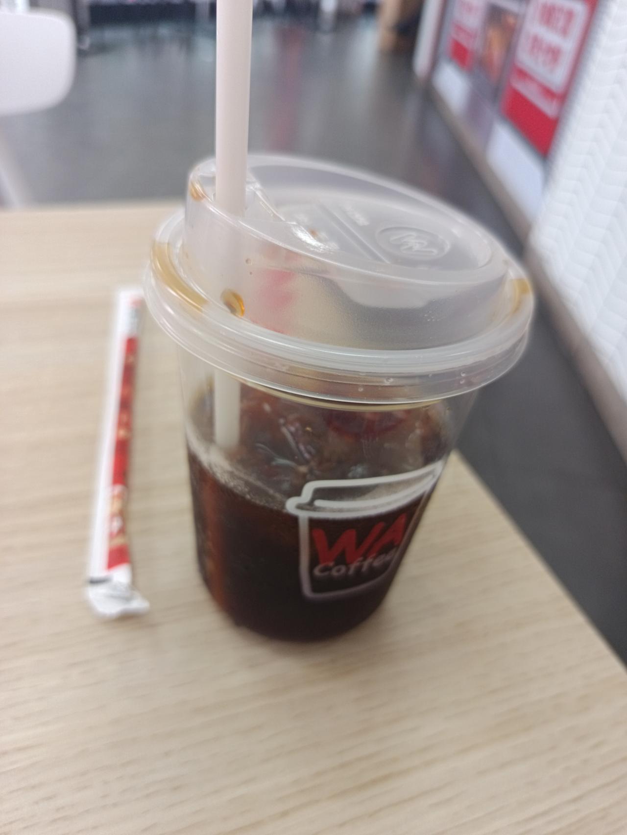 我终于知道了
为什么来华莱士，明明有雪碧和可乐
却依然要点一杯咖啡





你