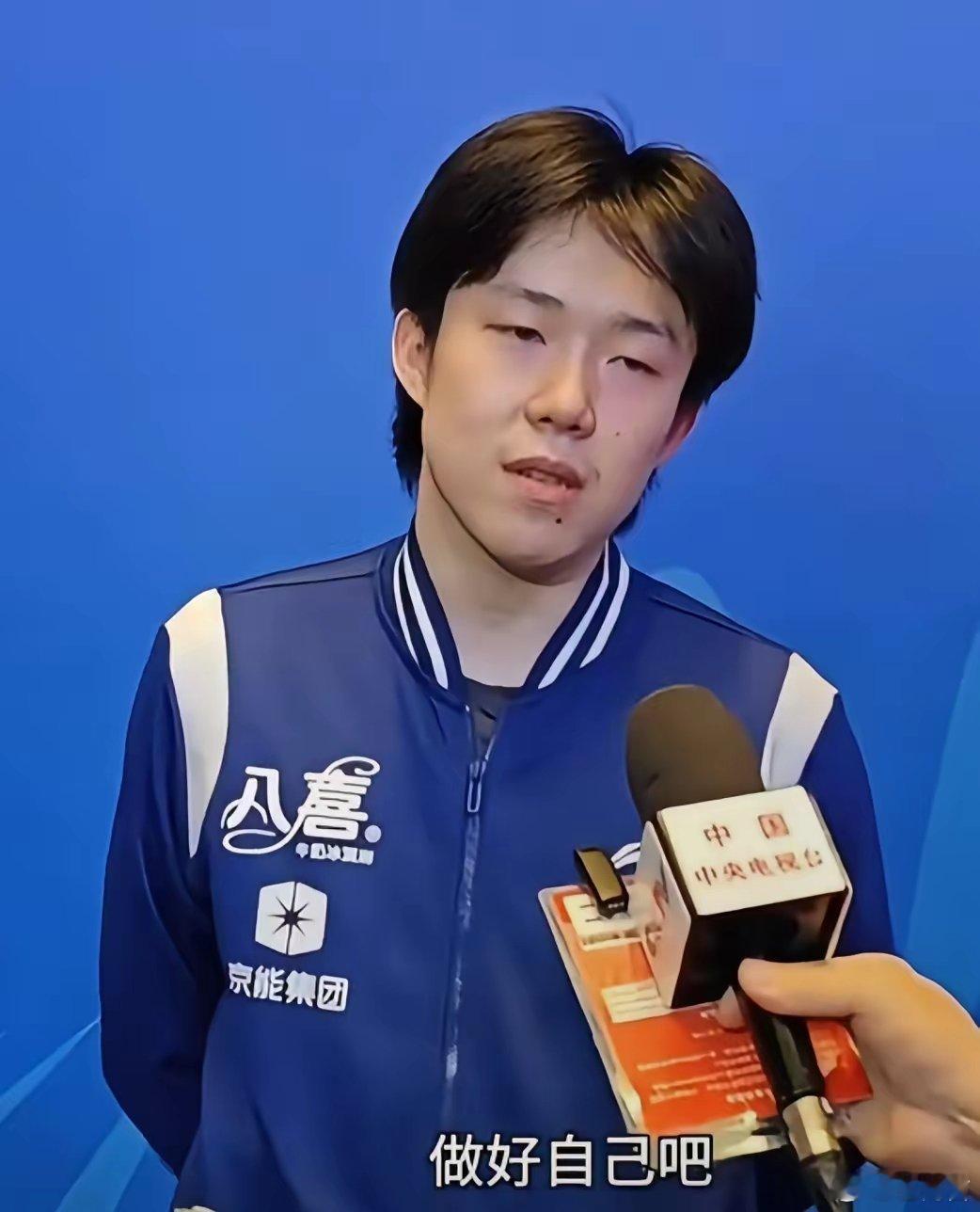 大胆推测樊振东赢球的可能性更大些。虽然说小胖退出世界排名，但是他也没有闲着，倒是