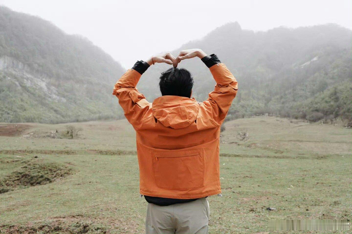 杨迪锐评魏大勋跟疯王 魏大勋这“跟疯王”名场面可太多了！在《你好星期六》里模仿何