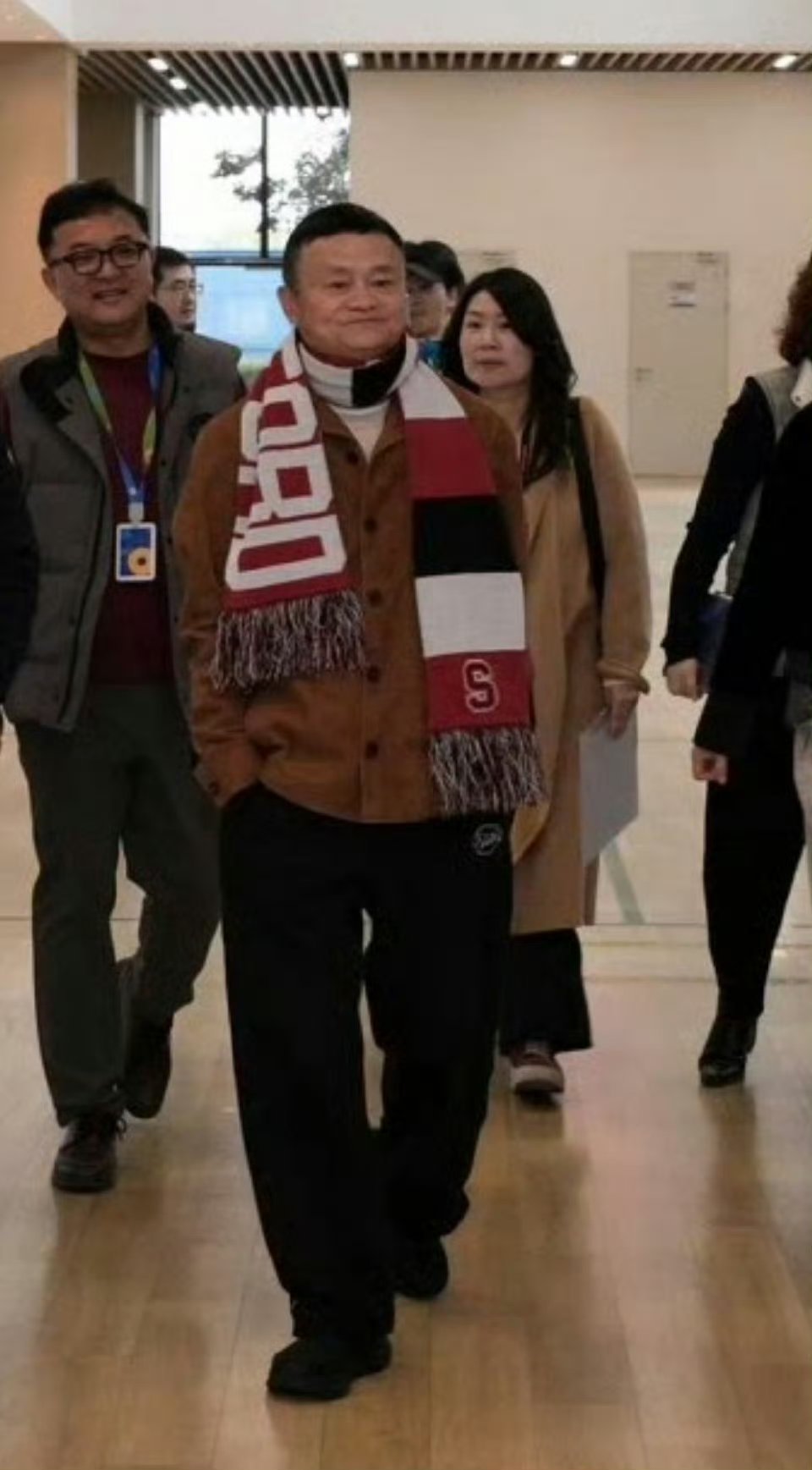 马云再谈AI 我就说AI这么火，怎么会没有马老师的观点呢！不可能。马云说，AI正