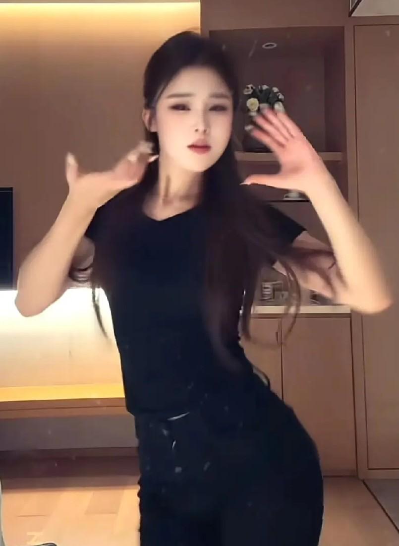 网红橙子姐姐这次真是搬起石头砸自己的脚了，她自己跑到柬埔寨干那些事没有告诉她的家