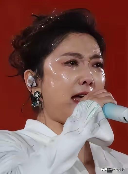 谁懂啊！玲花这次真的把我看愣了。

不是因为她在暴雨里学曾毅耍帅扔伞，也不是那嗓