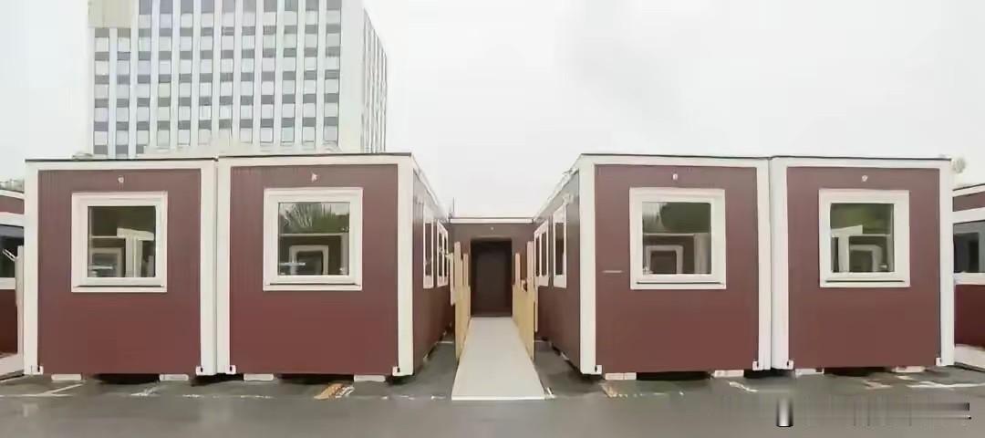 知道的人清楚这是日本给亚运会运动员提供的住处，不知道的人还以为这是哪个工地的工人