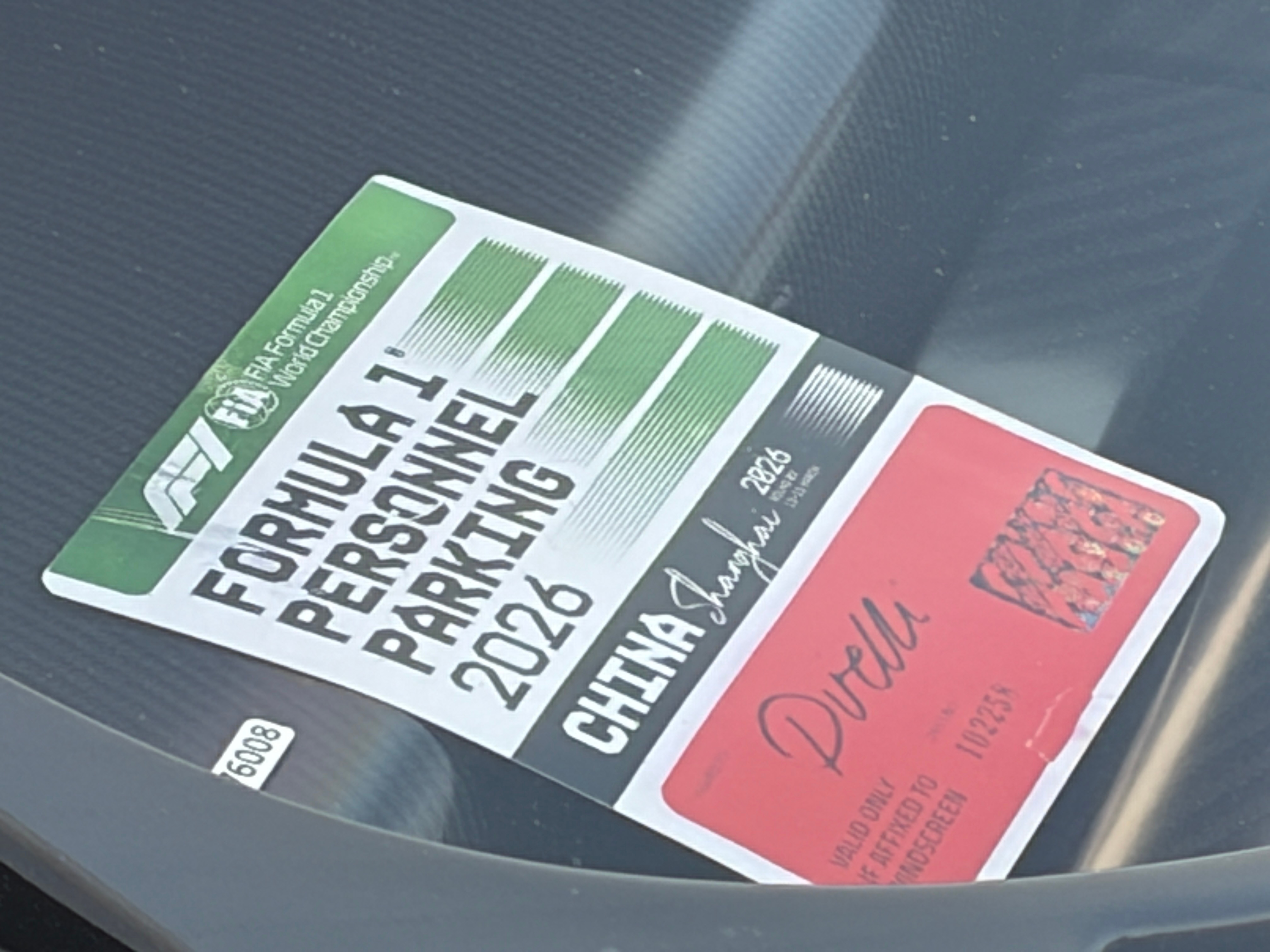 开到围场里面停车的帕加尼 Huayra R，纯赛道车，太猛了。f1排位赛