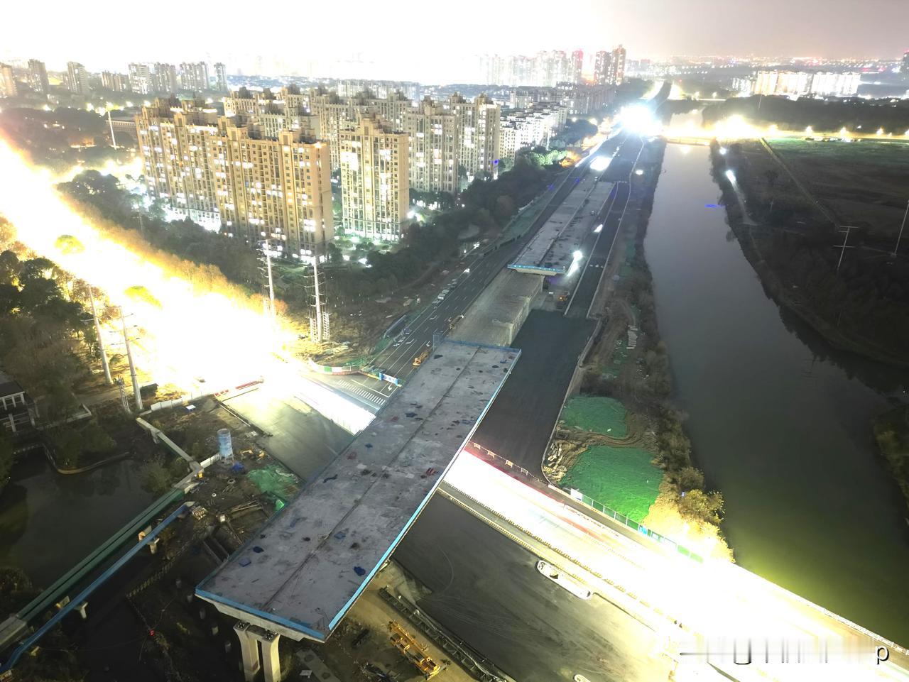 张家港精神再现!!!
团结拼搏，负重奋进，自加压力，敢于争先!
用在在建西二环高