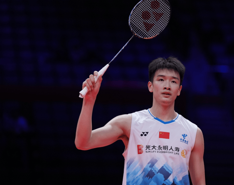 全英羽毛球分开赛：李诗沣2-1逆转阮日，晋级男单8强