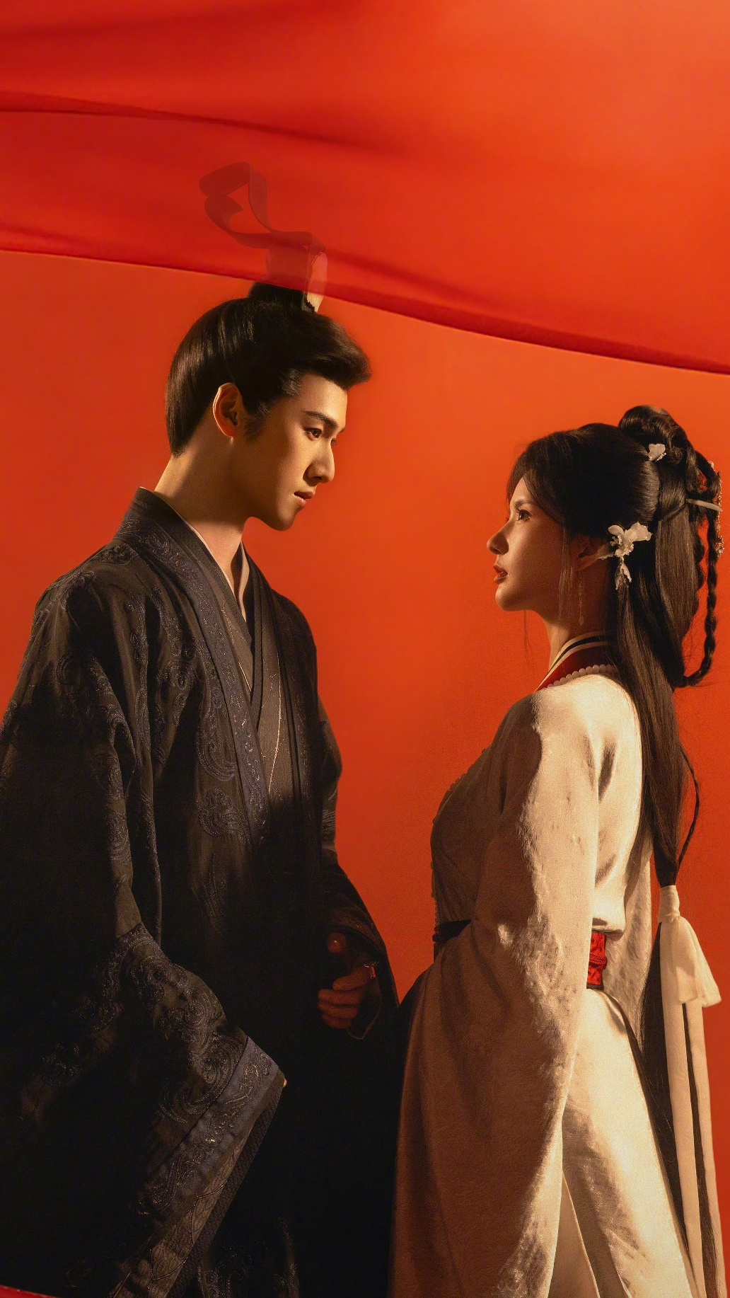 古装剧《归良辰》开机+定妆照一起来了📸李昀锐、刘些宁领衔主演，造型指导方思哲。