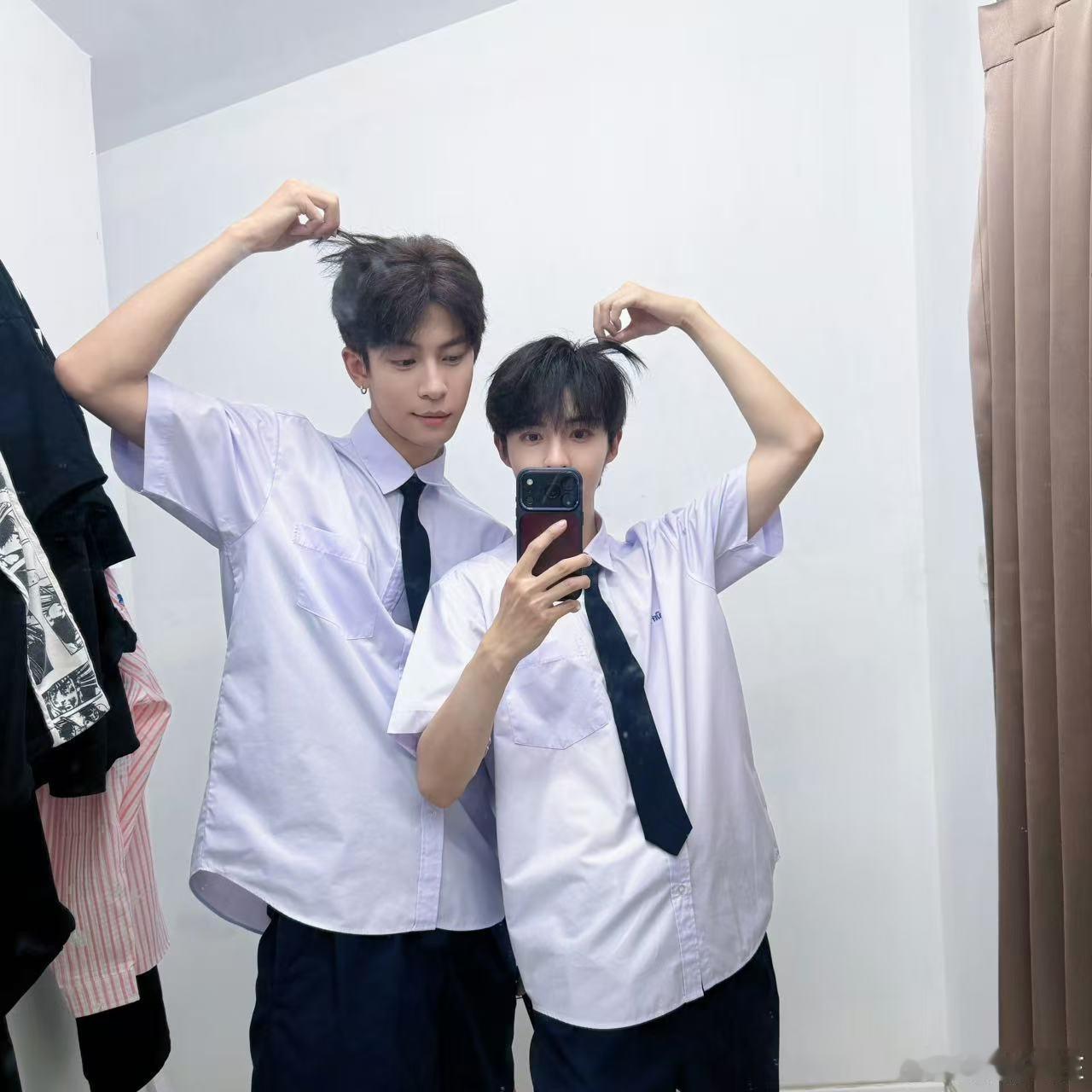 闫管同框好养眼 全世界安静，管栎闫睿豪同框真的超级养眼，今日份机场路透🈶，图片