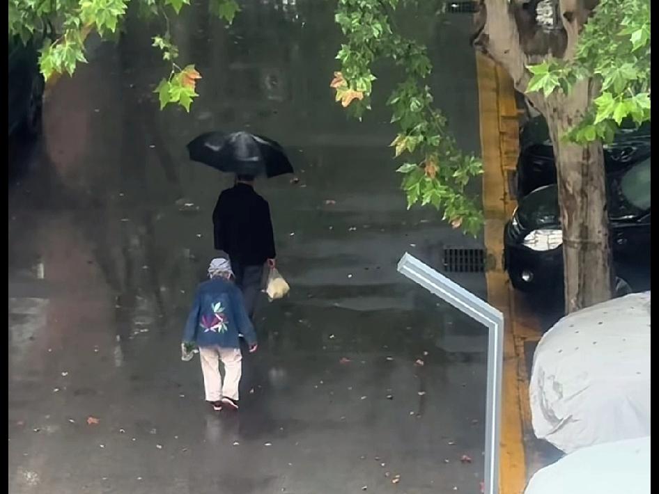 都让女生结婚，说什么一个人老了怎么办？其实你结婚了，是解决了男方的养老问题，不是