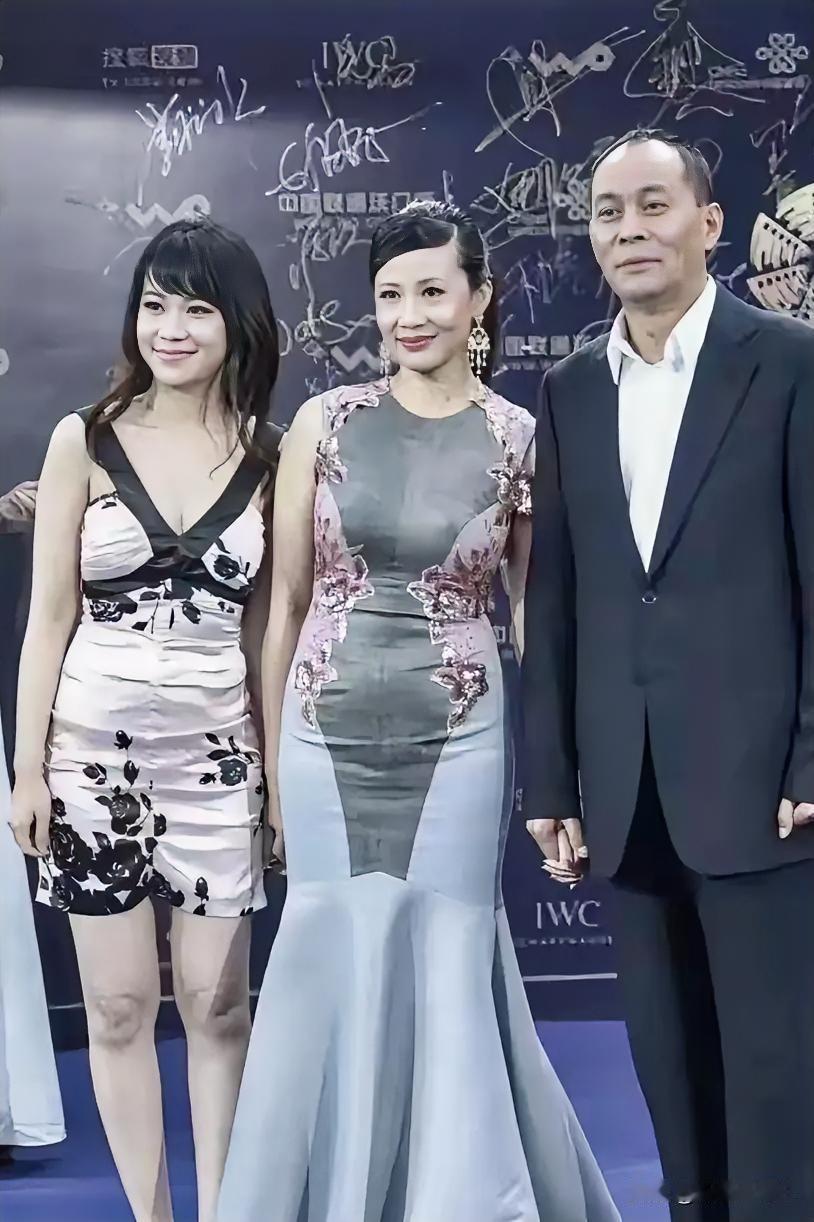 《亮剑》中的楚云飞，真名张光北，他才真是人生赢家，戏演的好，家庭幸福又美满，妻子