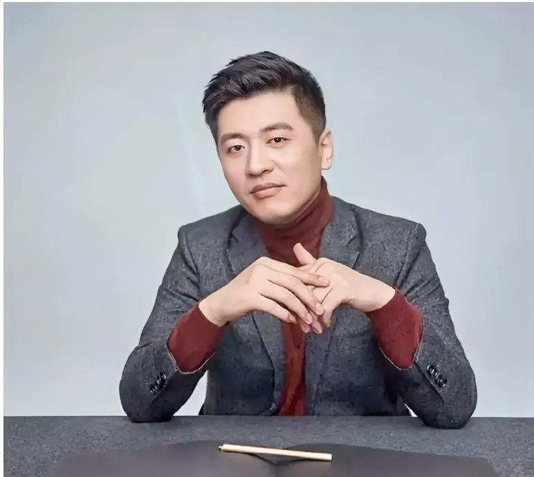 大家发现没？
41岁去世的张雪峰有一个不良习惯，
值得所有打工人反思，那就是他