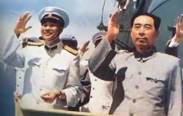 萧劲光是无产阶级革命家，军事家，中国人民解放军海军首位司令员。

萧劲光有6位子