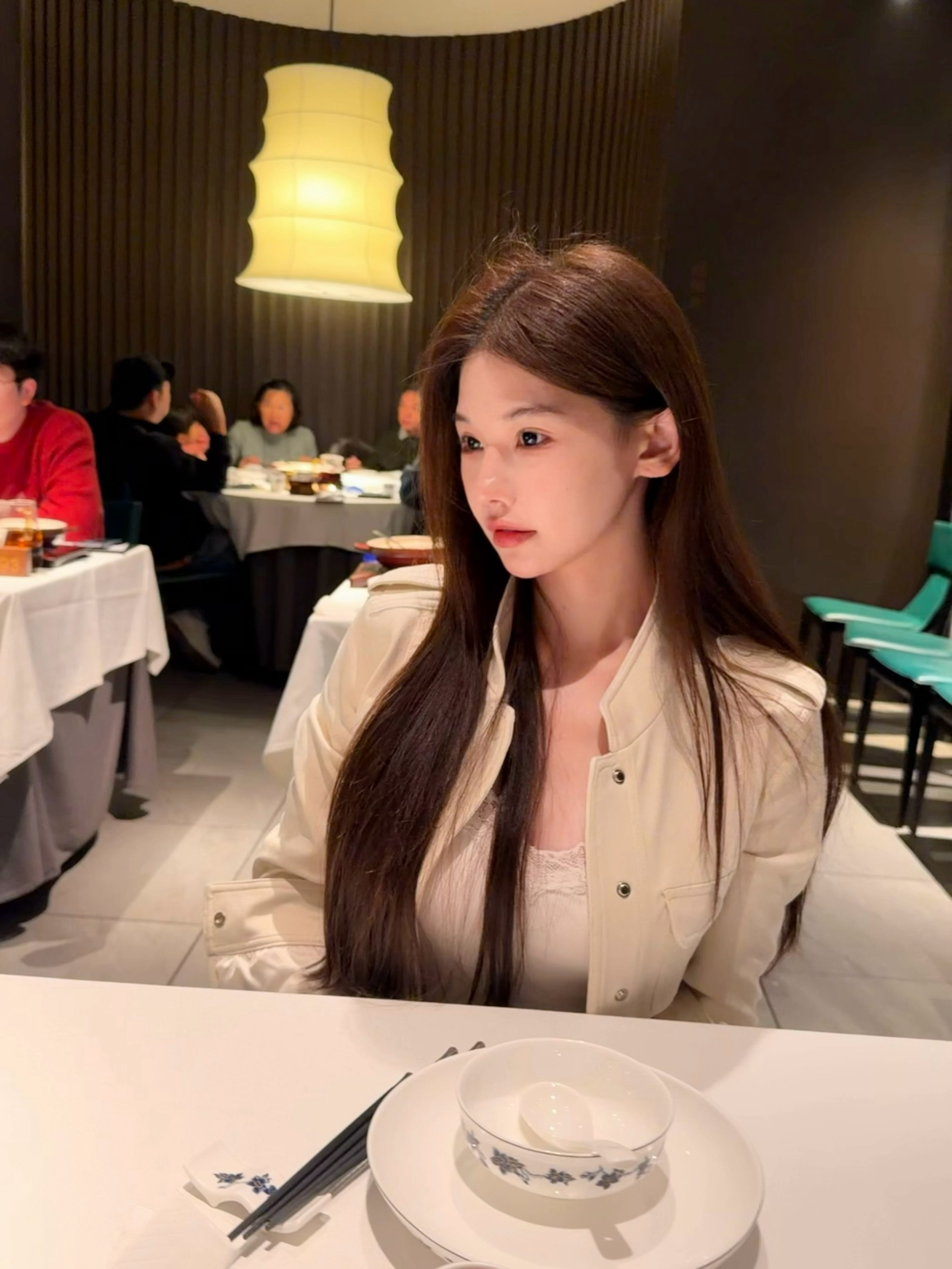 最近不爱画眼妆了 感觉不画眼妆眼神看起来清澈一点哈哈哈 