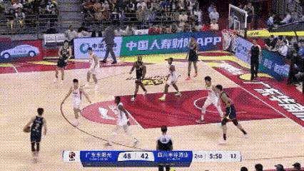 广东队105：100力克四川，三将闪耀赛场！

广东队迎来两连胜，再次证明了他们