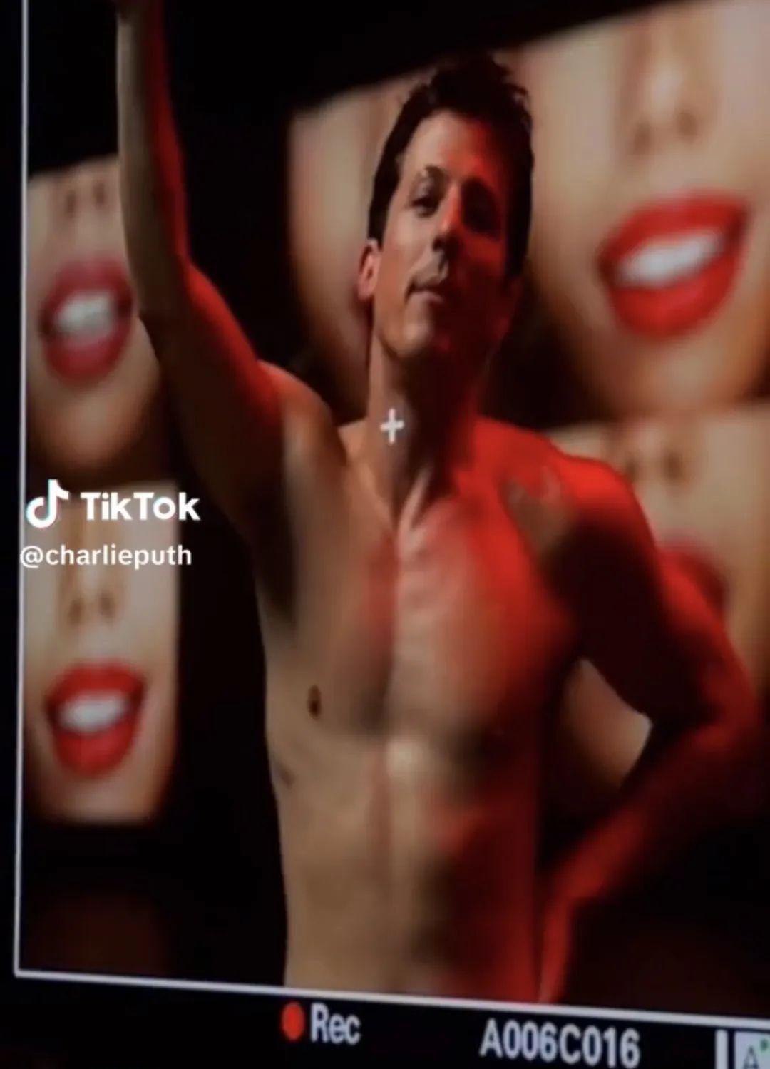 Charlie Puth 最新MV将突破职业生涯尺度，成为最性感MV。
Char