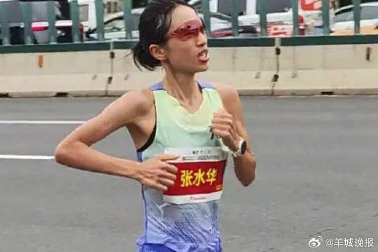 #媒体评张水华被处分#【“最快护士”张水华被处分，守住规则方能守住热爱】因跑马拉