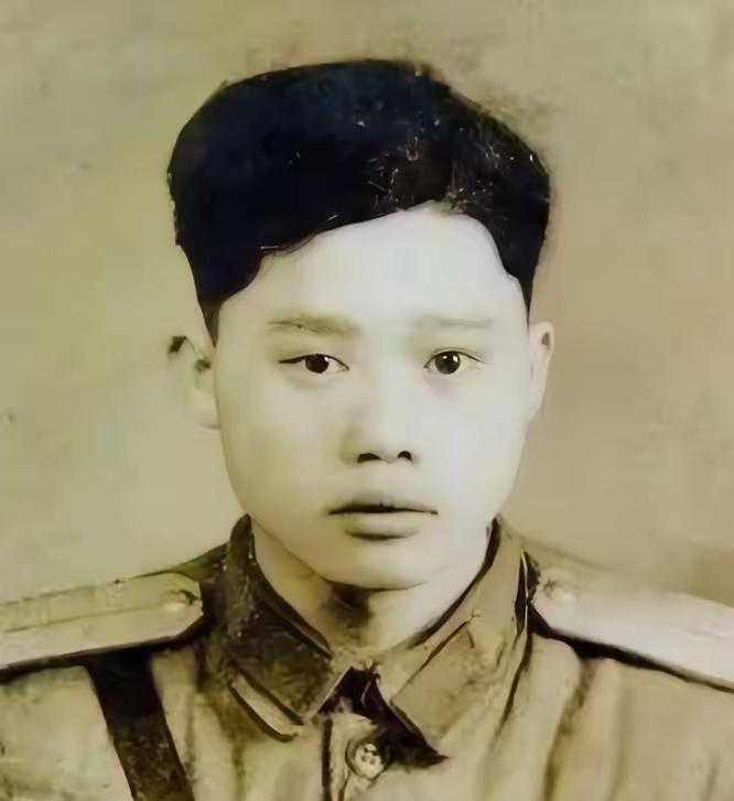 1951年1月28日，志愿军战士潘天炎因为生理需要去附近的草丛解决，却意外发现阵