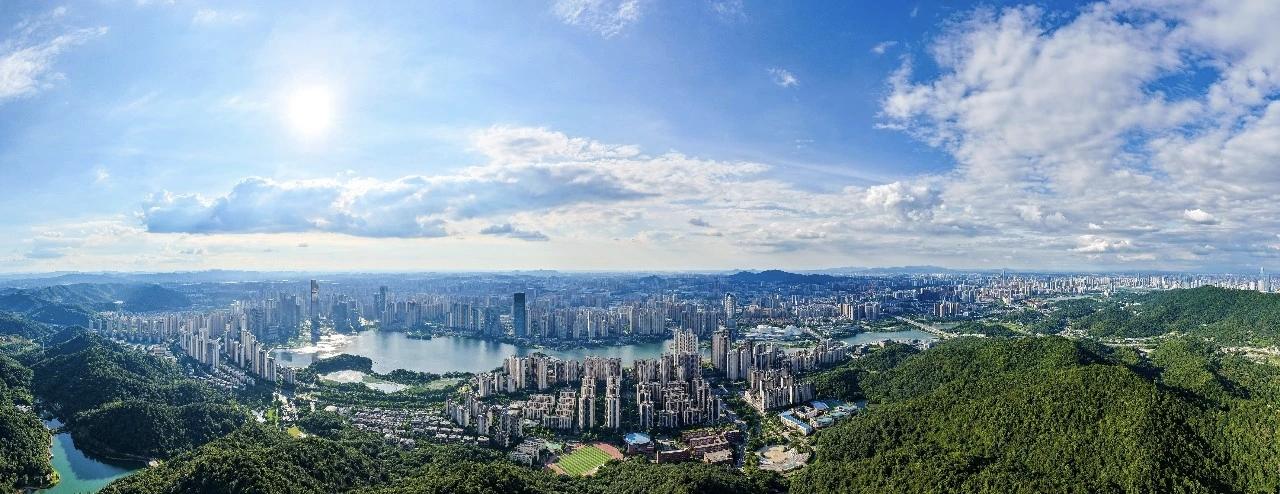 一城容纳万般期许，梅溪湖书写全龄宜居的城市答卷
 
择一地安家，不同年龄群体心中