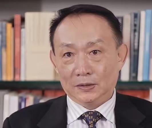 最近总刷到讨论卢麒元的帖子，大家都在猜他说的"通天人物"到底是谁？拿李鸿章那2万