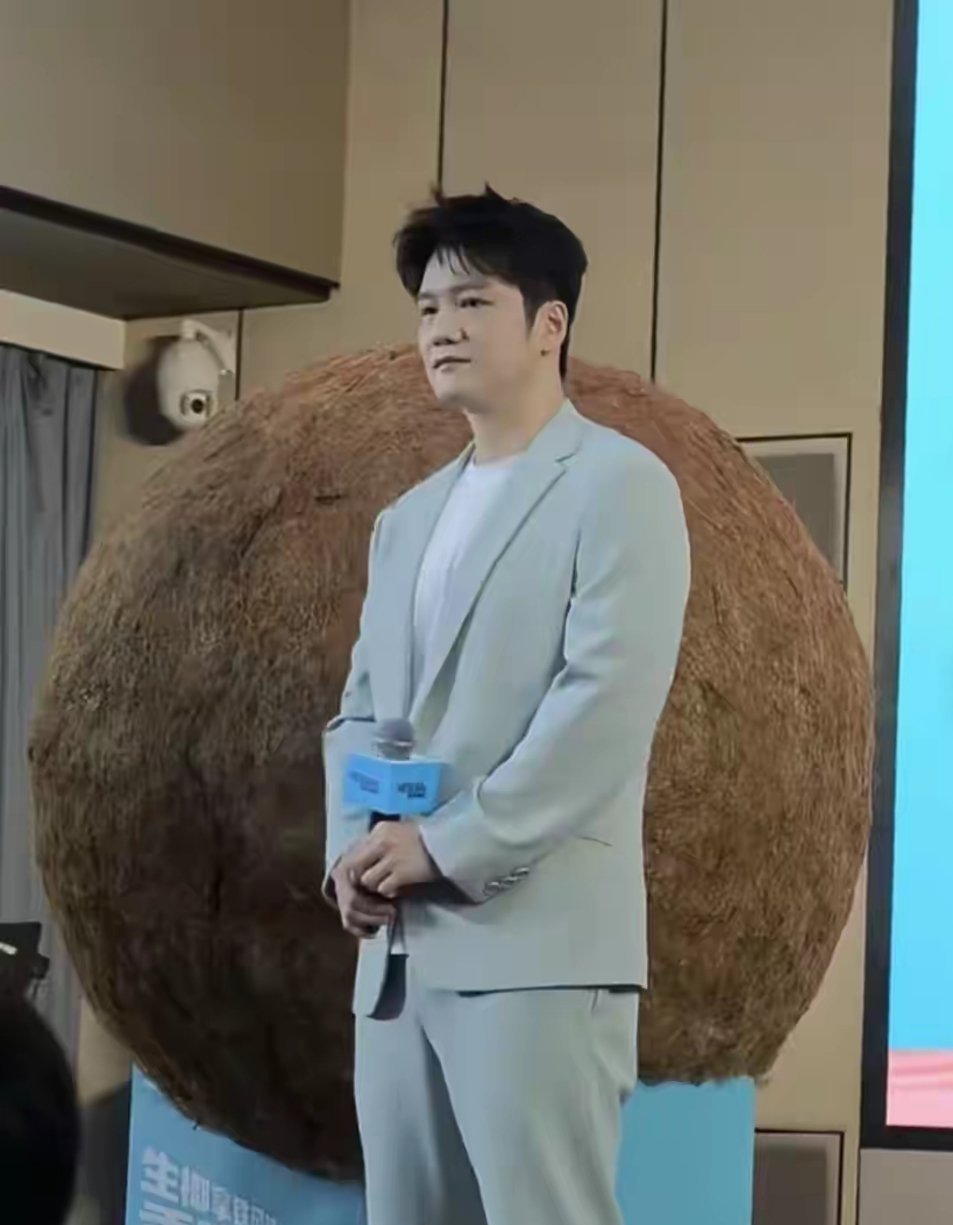 7月24日 樊振东低调现身活动！球迷不知，直呼:保密工作做得太好了 