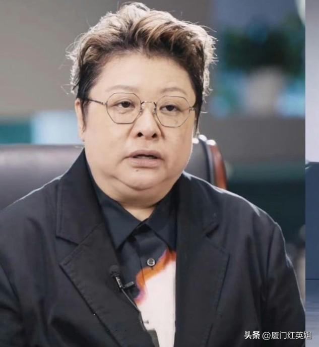 韩红发朋友圈为自己在《抓特务》首映礼的不当言论道歉,并宣布退出公益行业，没想到被