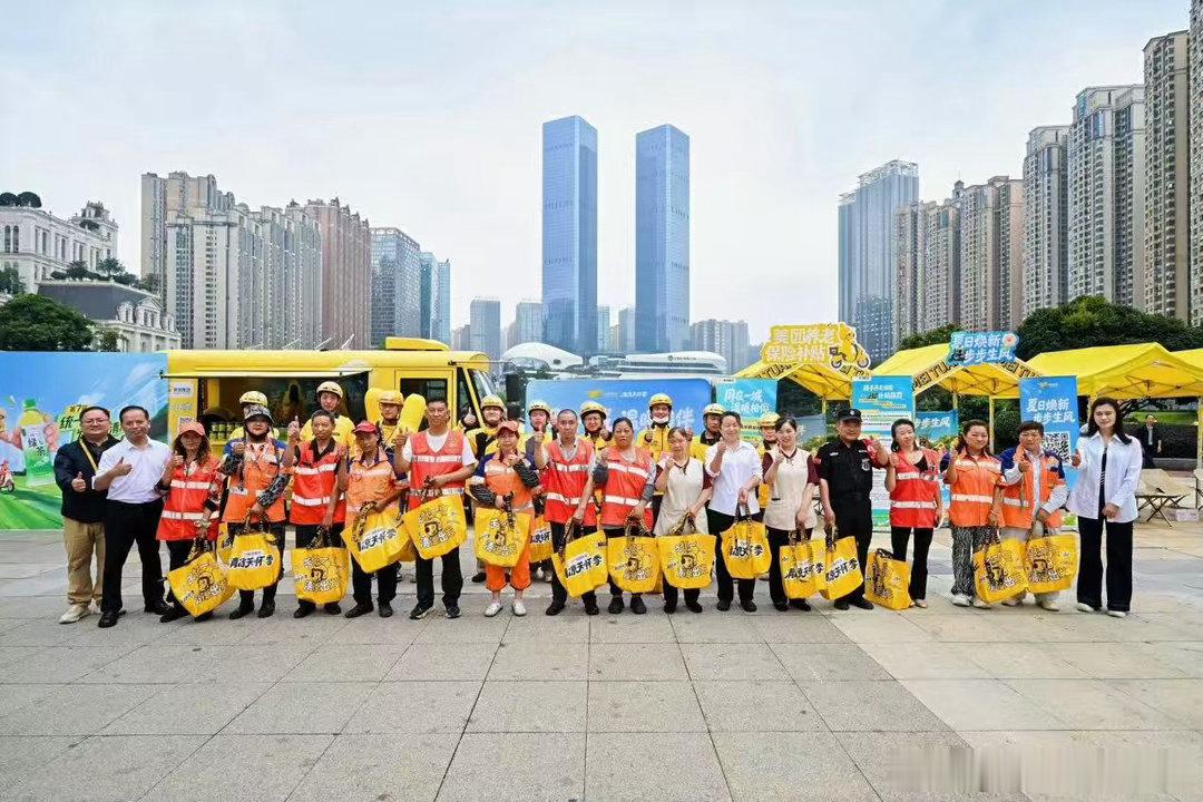跟着外卖小哥吃遍贵阳地道小吃 贵阳夏天的外卖小哥是真的辛苦，但肖艳春说平台有冰饮