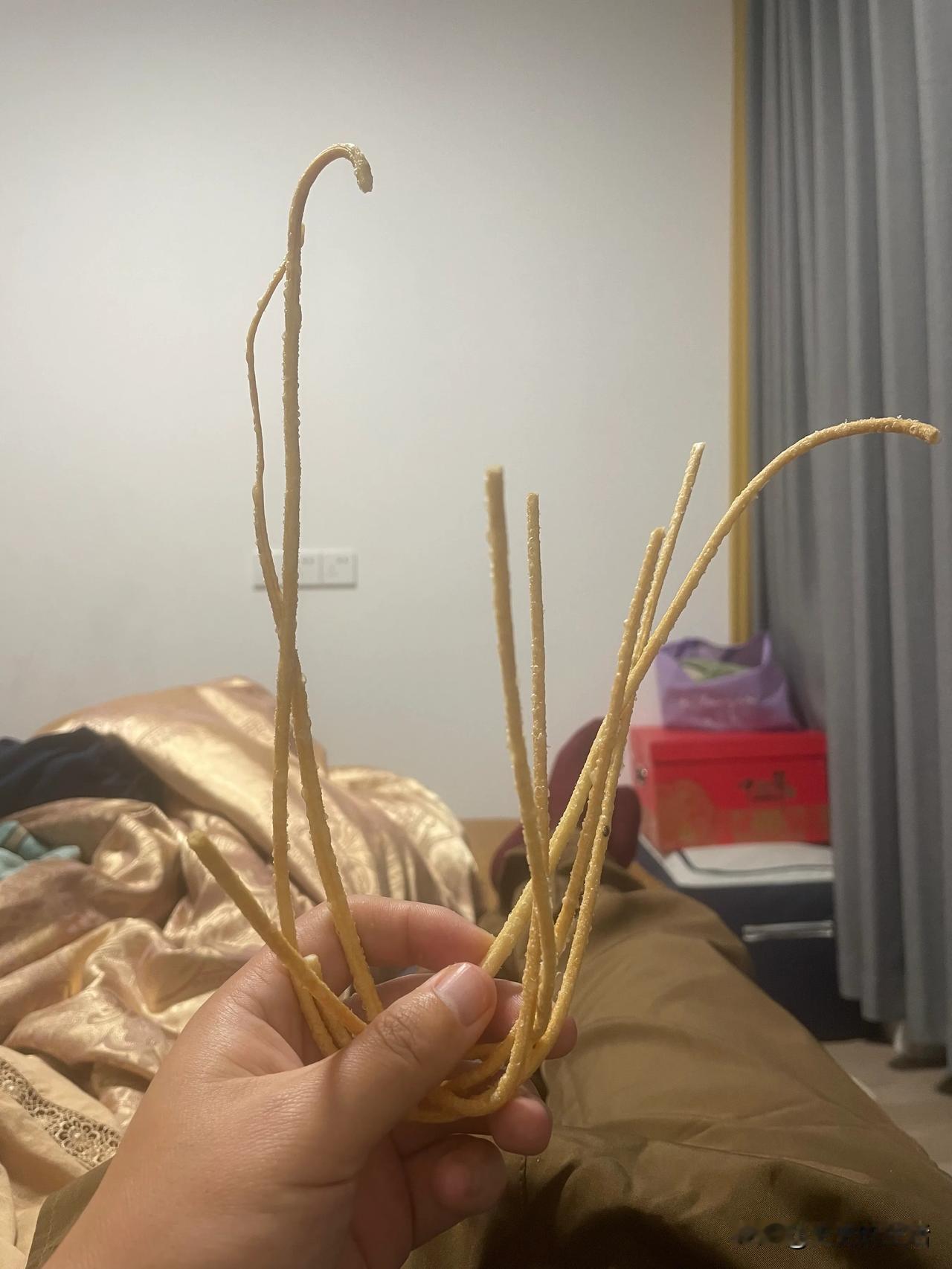 还是童年的味道，小时候家里穷平时吃不到零食，只有逢年过节才能吃点想吃的，那时候的