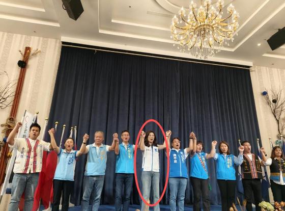 就在刚刚，

中国“国民党主席”郑丽文发表声明，

8月14日，郑丽文南下彰化辅