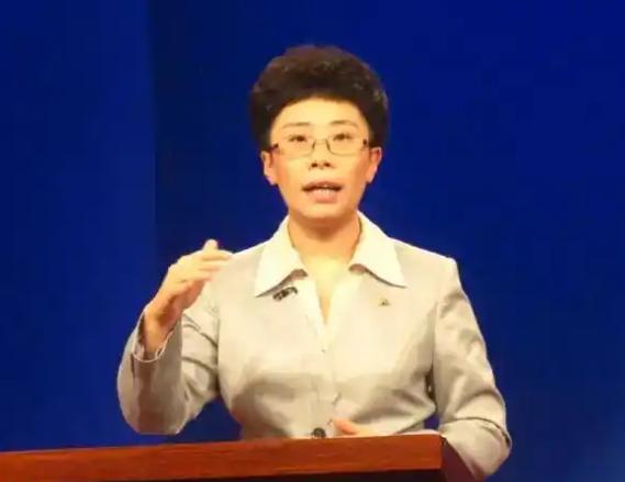 多年来北大才女蒙曼孑然一身，21世纪朱迅问她：“你最想嫁给谁？”谁承想，她脱口而