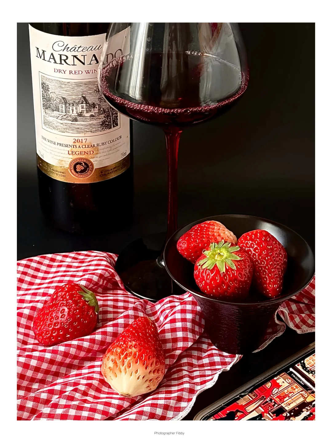 草莓这样构图➕滤镜不要太高级啦❗️