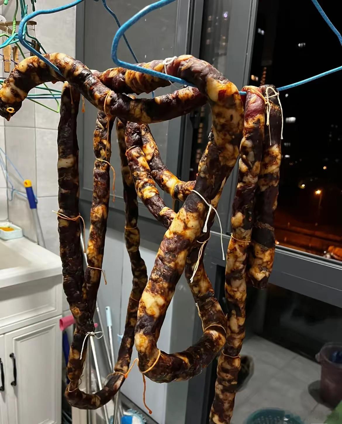 网友：老婆算错比例，10斤腊肠放了一斤盐，现在齁咸齁咸的，问有啥办法能拯救？