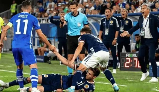 周六，世预赛焦点战  一、球队介绍希腊队：希腊足球曾以“铁血防守”闻名，2004