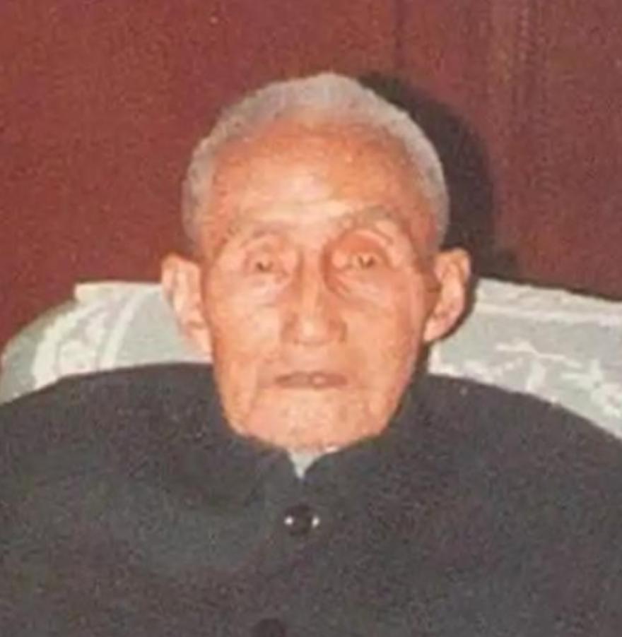 1949年，原79军军长被俘虏后想要自尽，想到自己20岁的漂亮老婆，一脸麻子，身