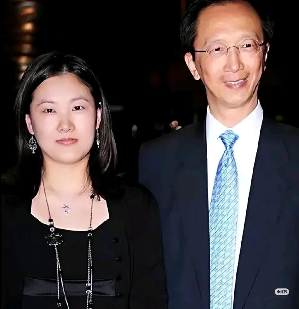 #伏明霞和郭晶晶有差别吗?#为正能量满满的伏明霞一家点赞👍🏻
在小母牛爱心大