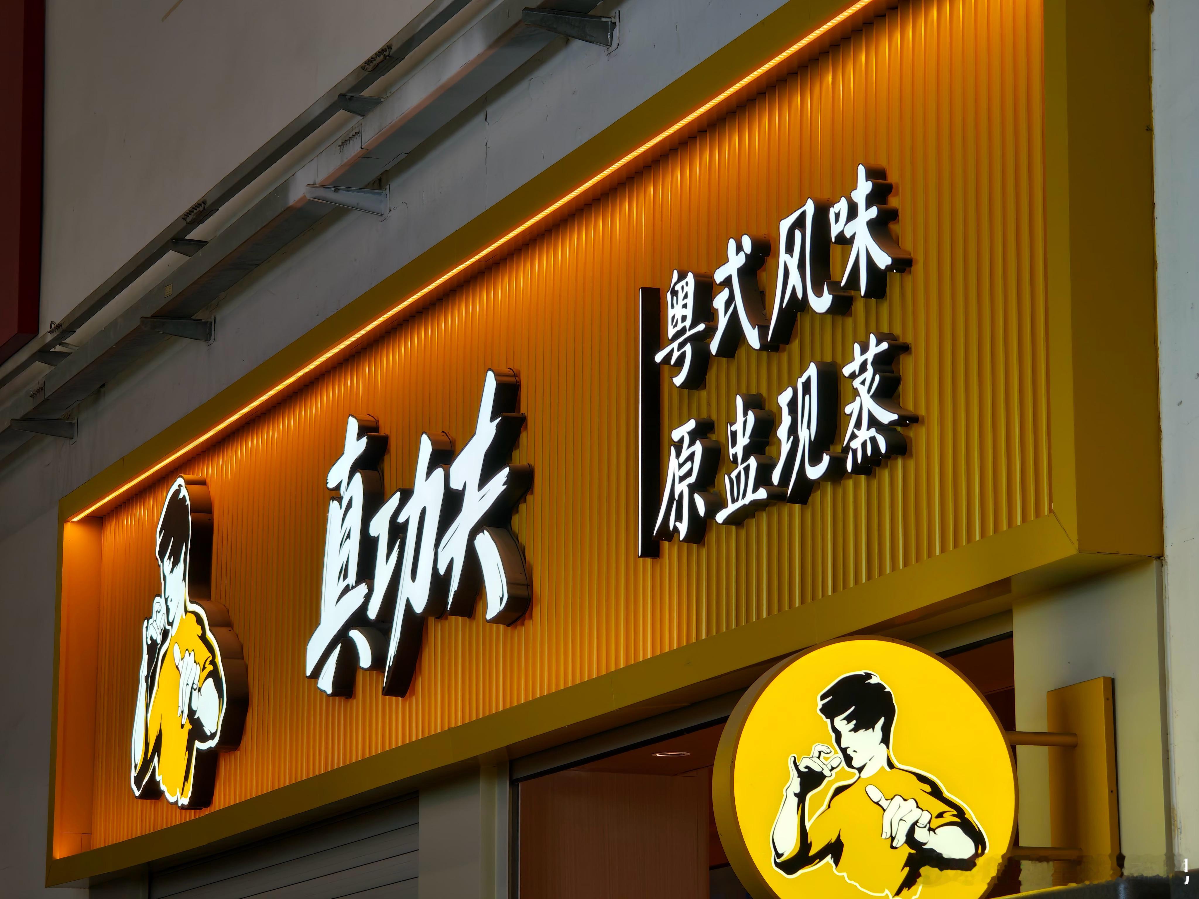 北京车展开场，进来就听到某新势力销售喊话：每个人每天十条线索以上！图文有一点无关