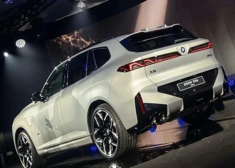 全新一代宝马X5和7系长这样儿，好家伙，X5挺夸张的...老大哥7系反倒保守了许