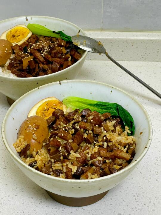 酱汁浓郁的卤肉饭，附详细做法～