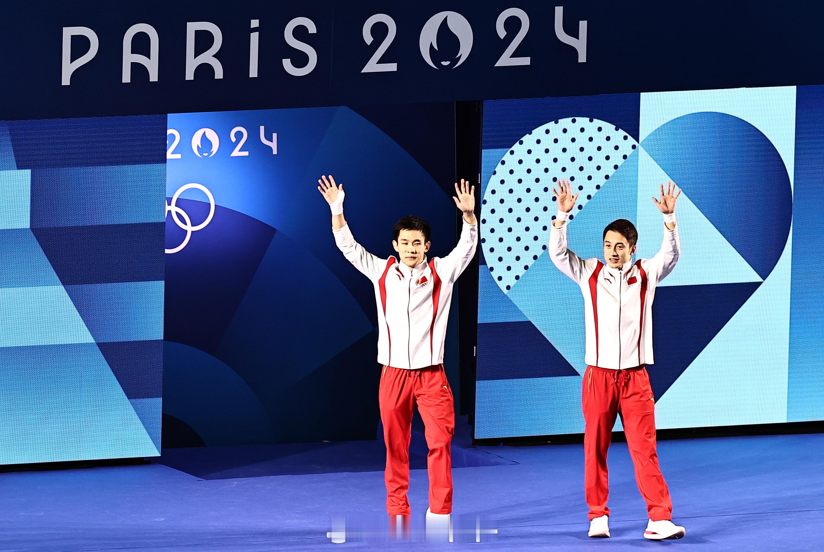#巴黎奥运会# 第4金🏅中国组合练俊杰/杨昊以490.35分夺得巴黎奥运会跳水