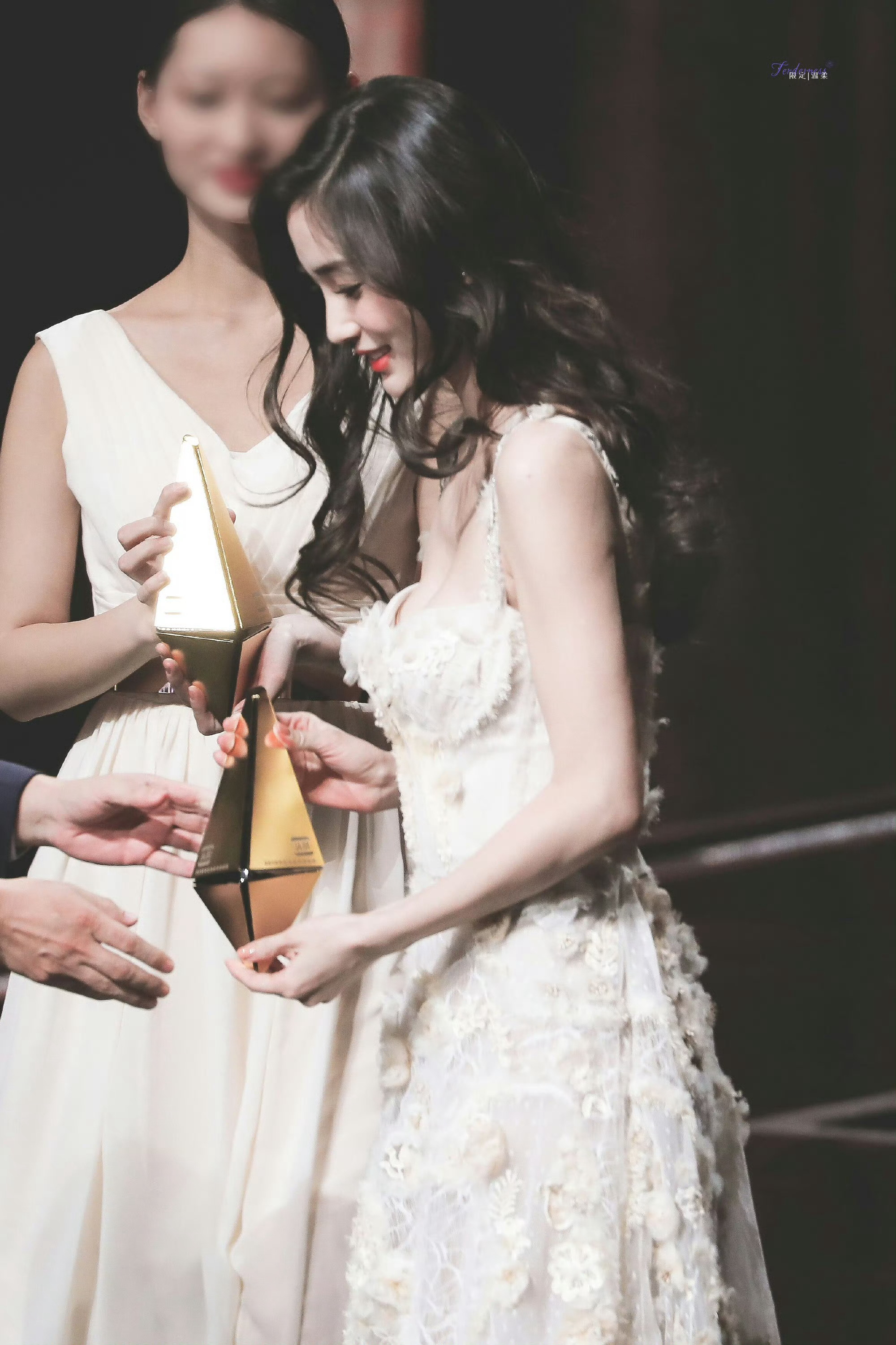 angelababy angelababy 生活总会奖励坚持的人，今天的努力是明