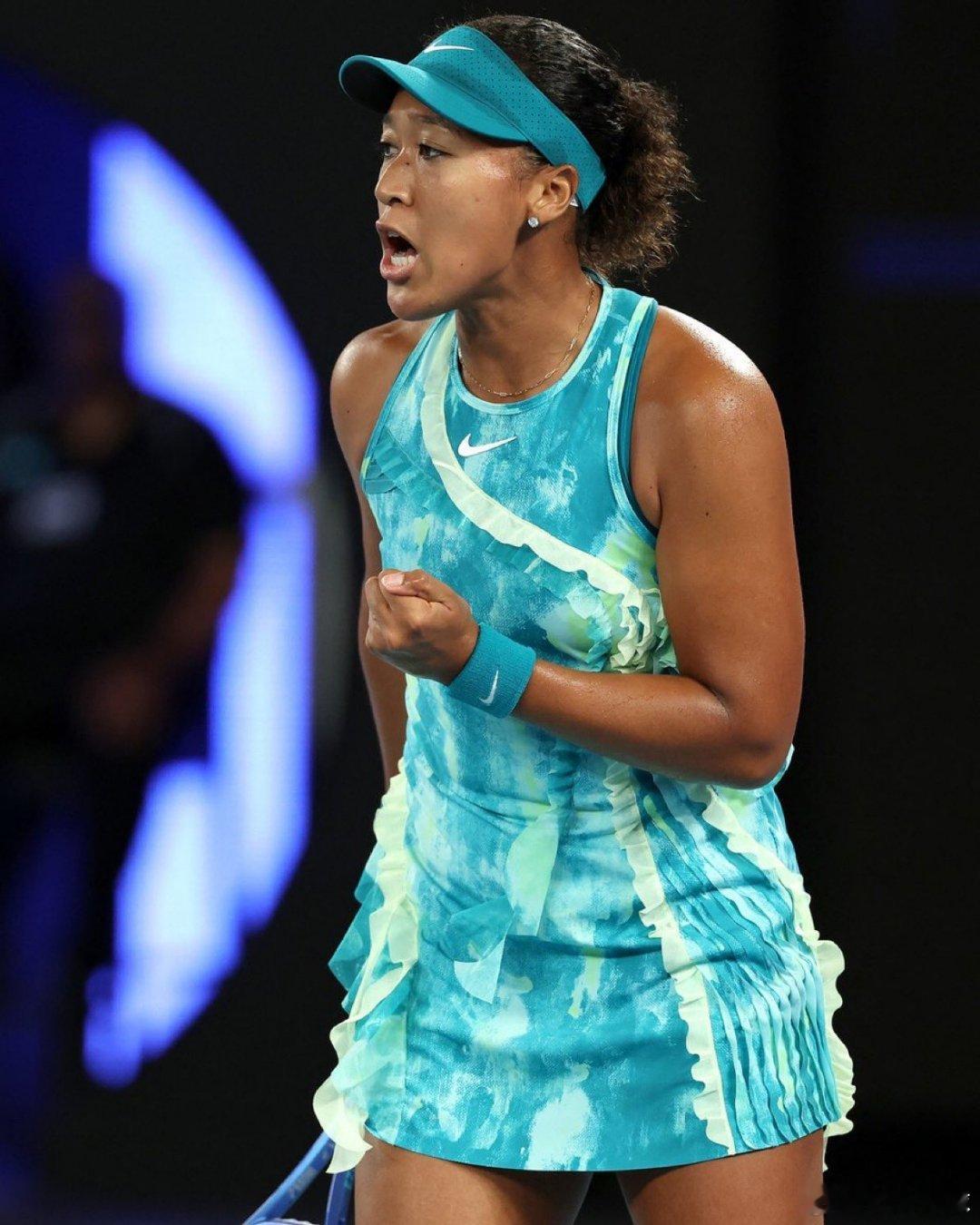 大坂直美赛后说，这衣服她自己参与了设计，她觉得非常开心。灵感来自水母🪼。她觉得