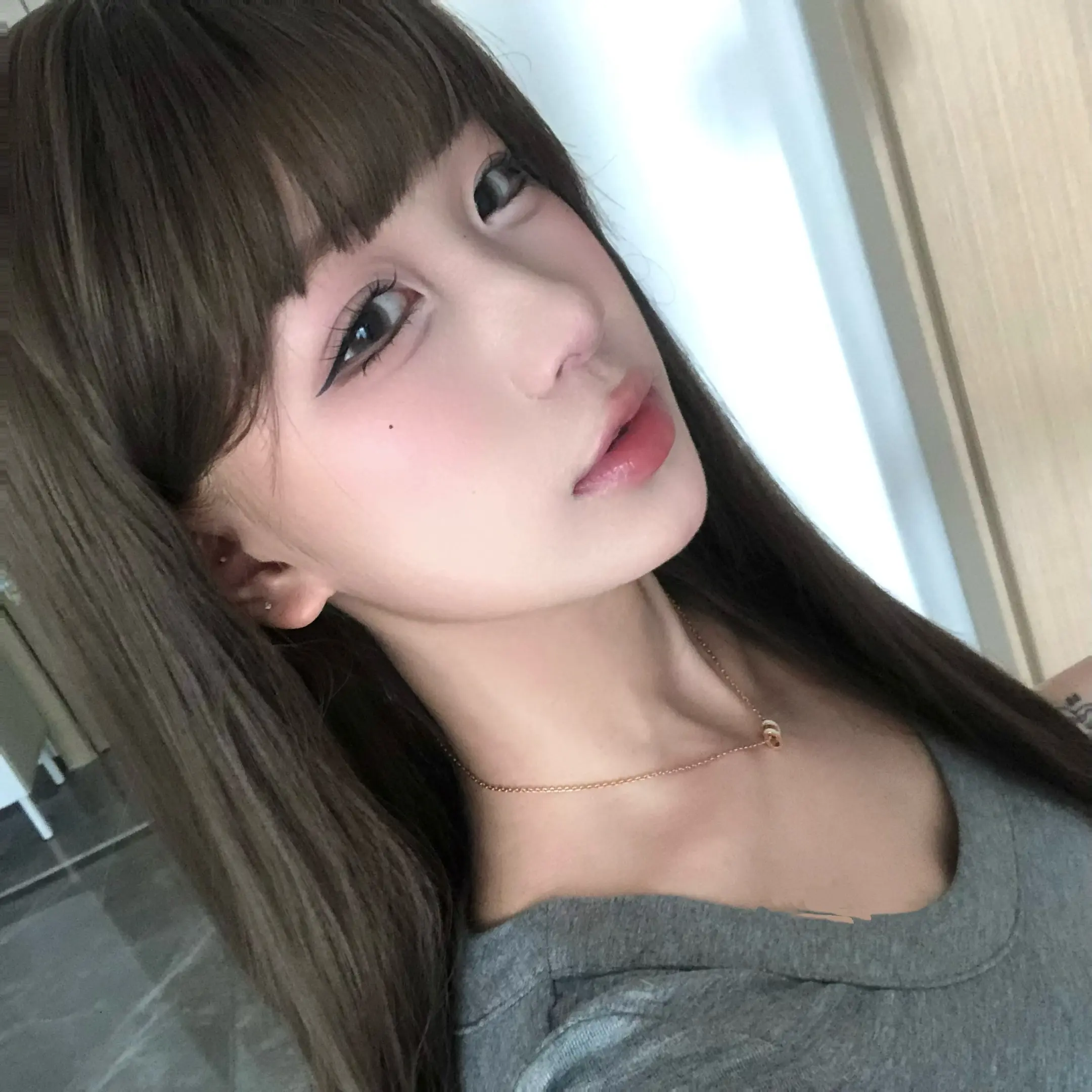 听说春天是容易流泪的季节 我想 或许是冬天结冰的心 开始融化了