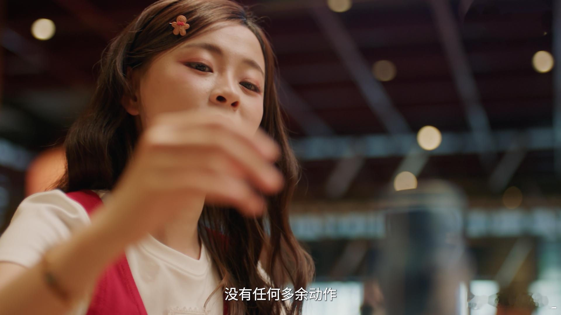 王广被红牌移除火锅局骗到王男只需要一个假动作 王广用“假动作”引发王男注意，但随