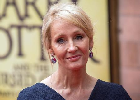 J.K.罗琳最厉害的地方不是她能写出那么伟大的作品，而是在第一部就取得巨大成功，