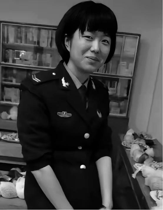 2019年，云南丽江的退伍通讯兵唐雪，为了自保，将身高1米9的大汉杀害。

当被