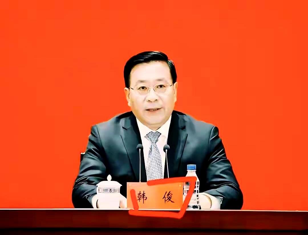 你知道吗？
有时候工资比低保线就高那么一两百块，但家里老人药费、孩子学费这些硬性
