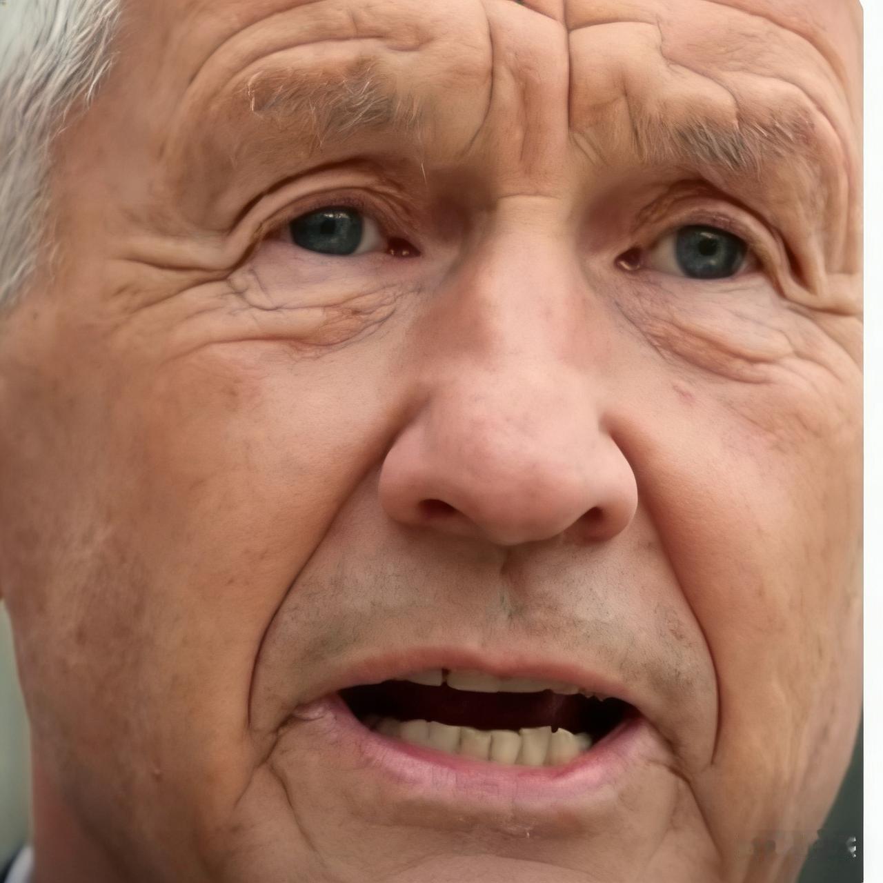 据外媒报道，挪威前首相托尔比约恩·亚格兰上周自杀未遂入院，目前生命垂危。此前数日