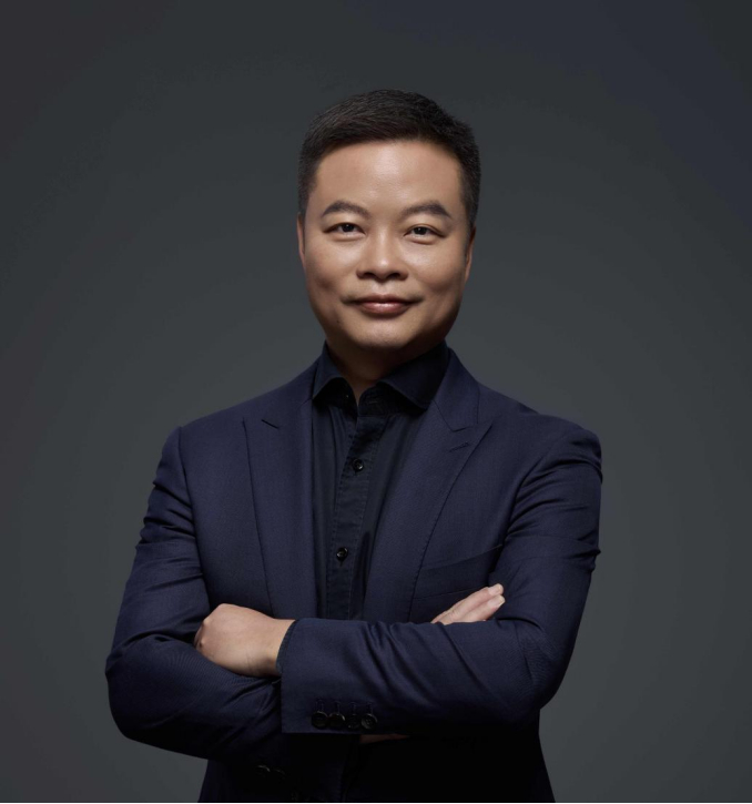 何小鹏分享政府工作报告感想汽车看两会 何小鹏称听完《政府工作报告》心潮澎湃，有四