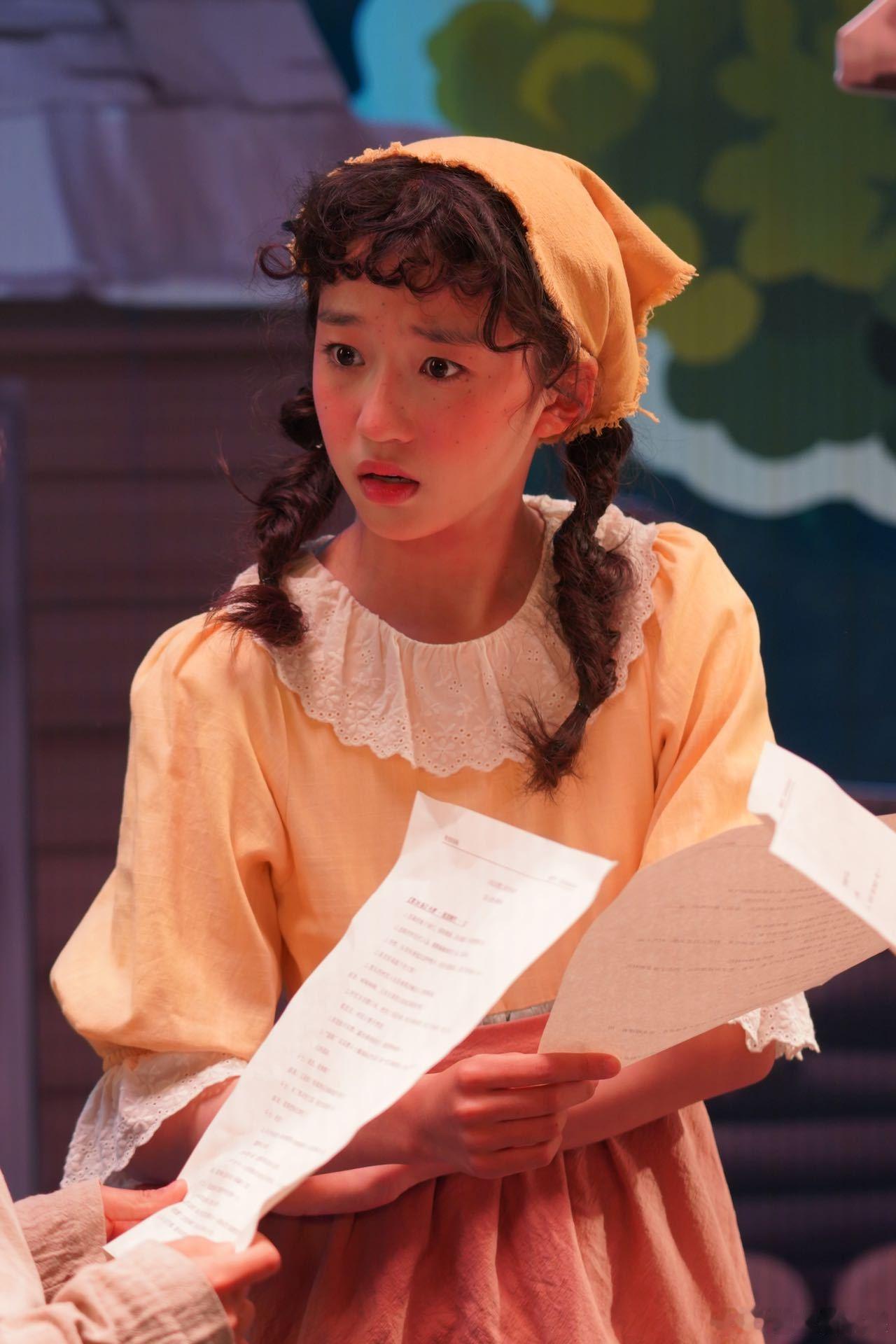 有陈芷琰这一款小精灵进入内娱  陈芷琰宛如小精灵，小司藤、李黎令人难忘。演技出色